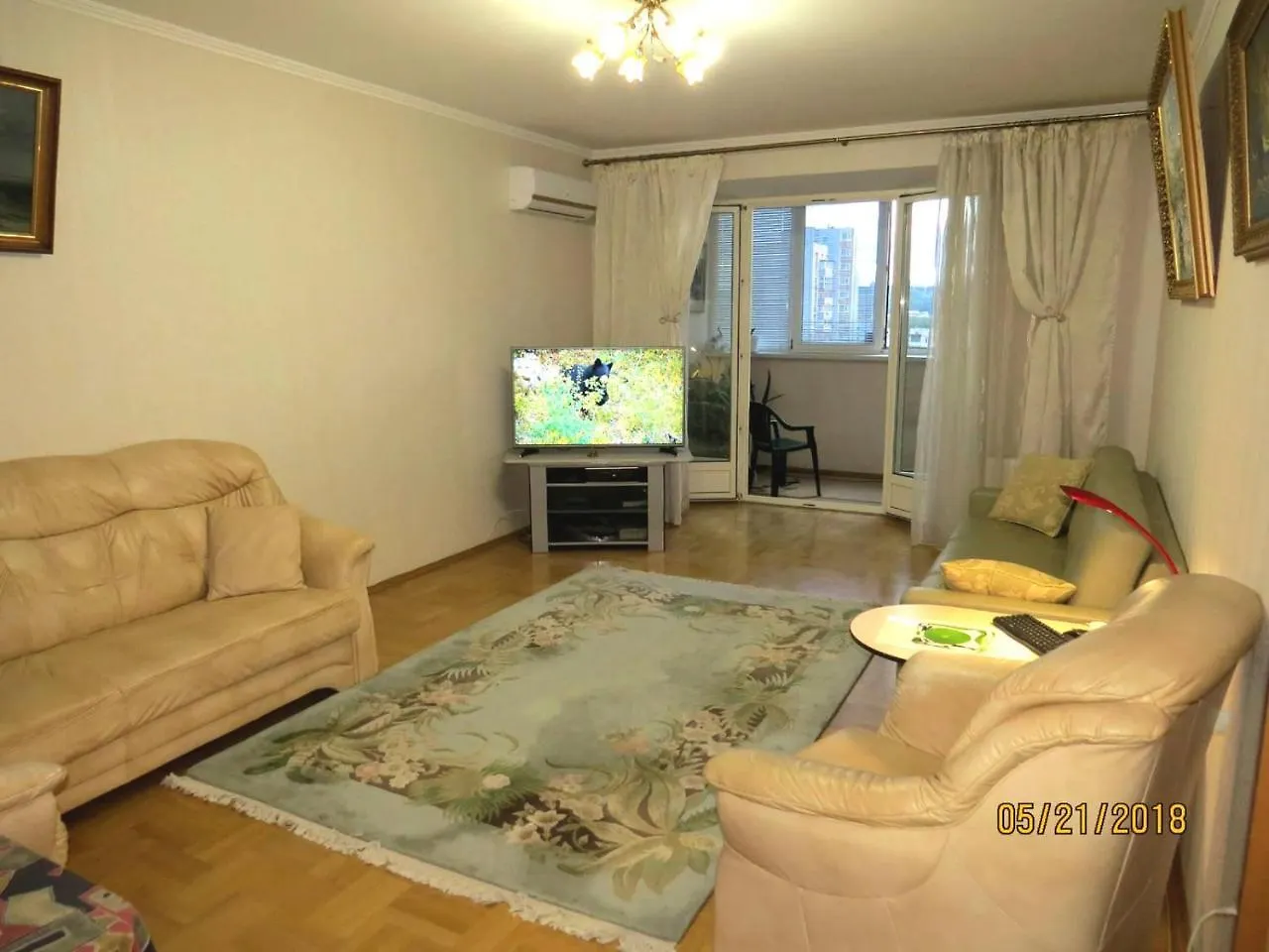 Nice Apt Near Livoberezhna Metro contacts