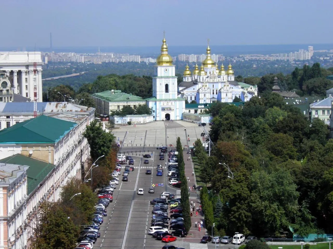 Nice Apt Near Livoberezhna Metro Apartment Kiev Ukraine